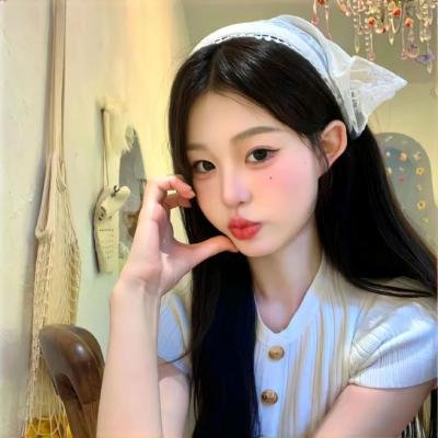 穿黄睡衣的女孩